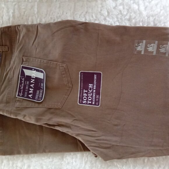 Gloria Vanderbilt Classic Rise Tapered Leg Jeans - Picture 2 of 2